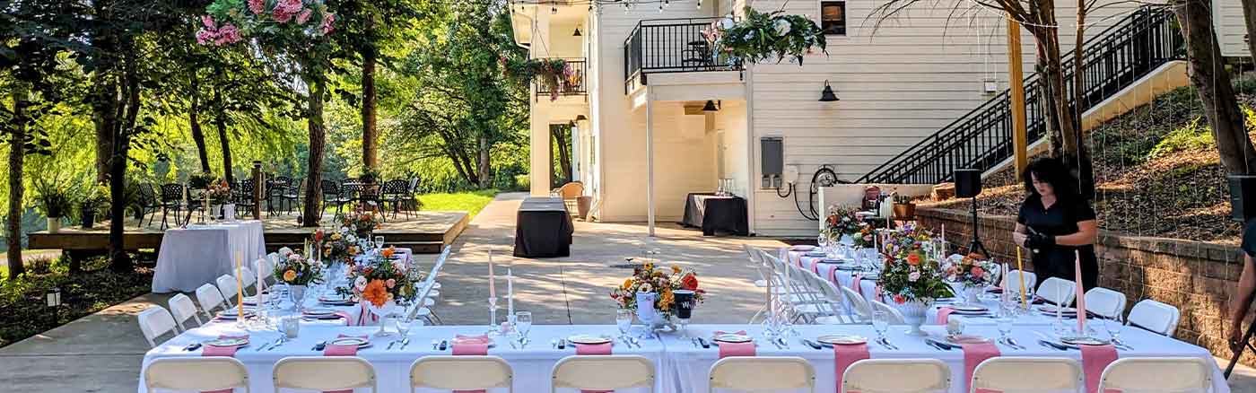 dinner outdoor seating at the barn at faith farms